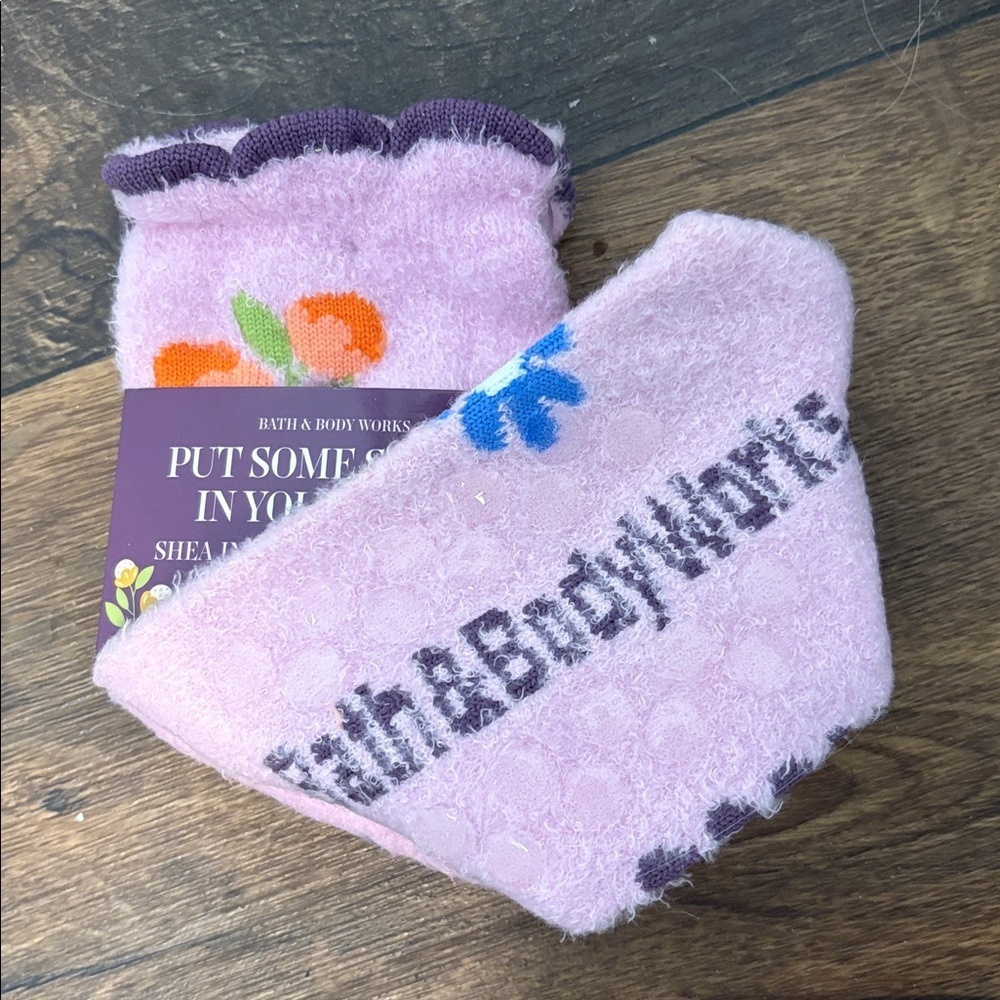 Bath & Body Works Pink Bunny Lounge Socks & Easter Candy Basket Candle Set - Picture 7 of 10